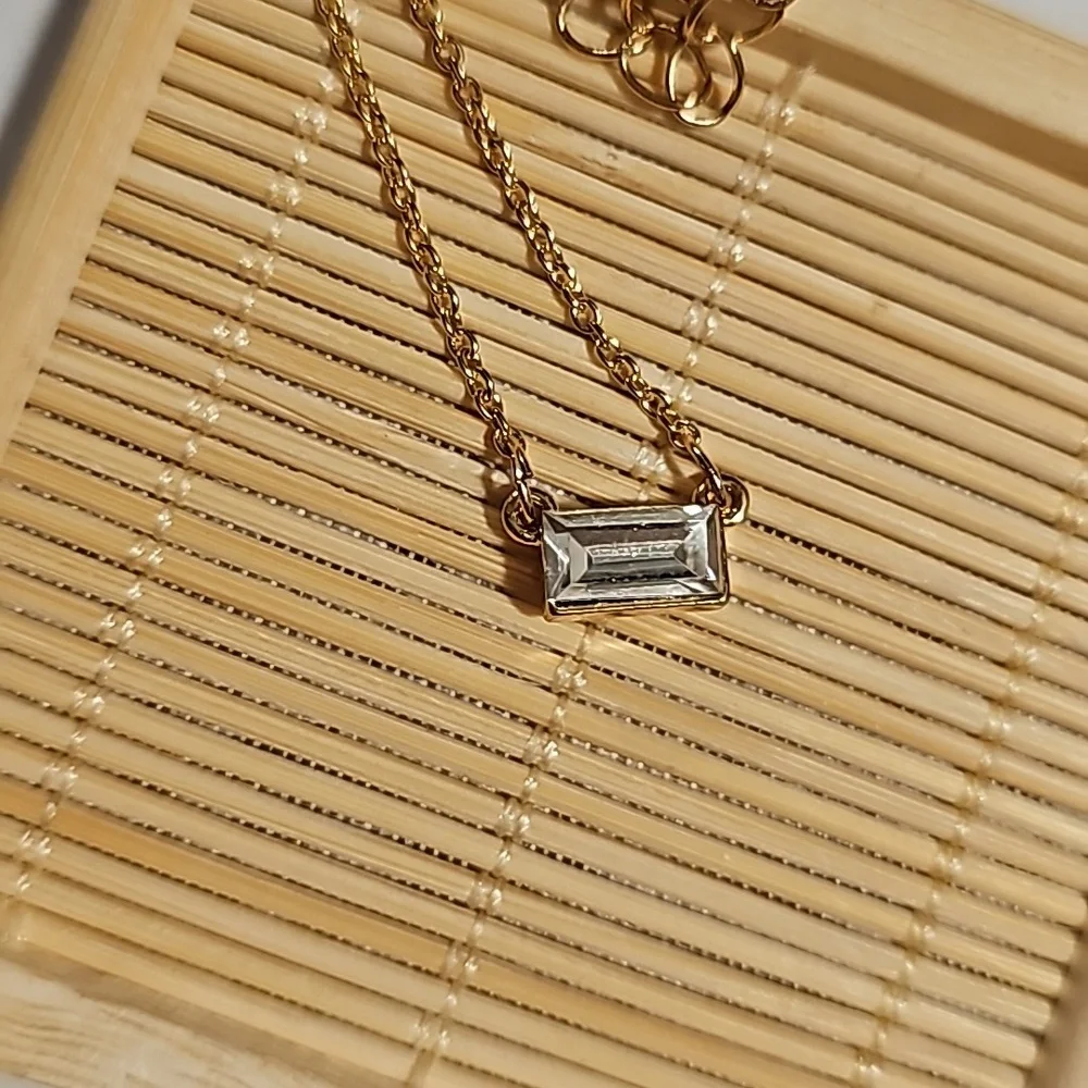 Golden Sparkling Necklace - Picture 3 of 3